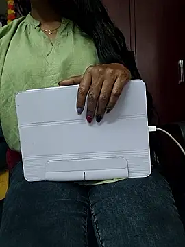 jaahnavi-reddy Adlı Modelin Canlı XXX Sohbeti