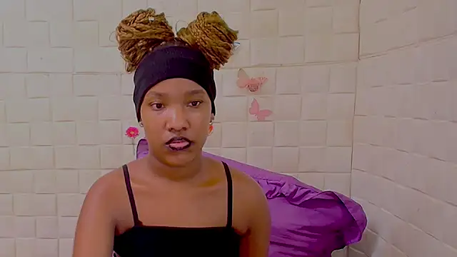 EroticSexyPrada Adlı Modelin Canlı XXX Sohbeti