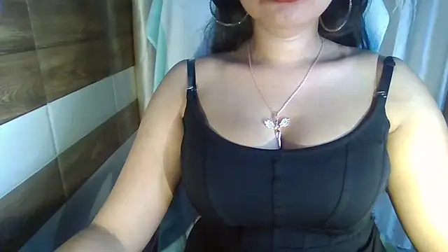 Chat +18 de Yashika_Loves ao vivo