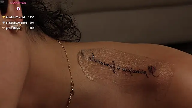 Chat +18 de GiaFaaris ao vivo