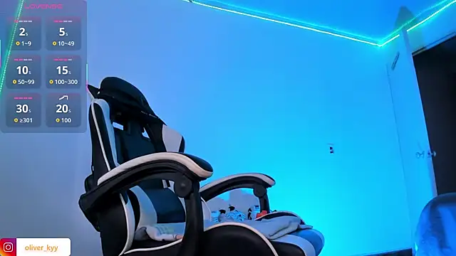 Онлайн чат XXX oliver_kyy