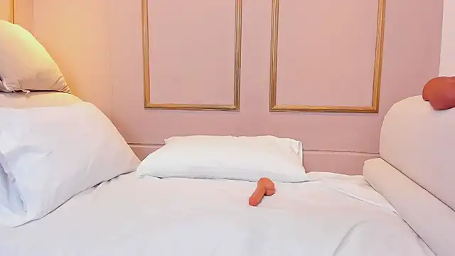 NahimiThompson élő XXX-chatje