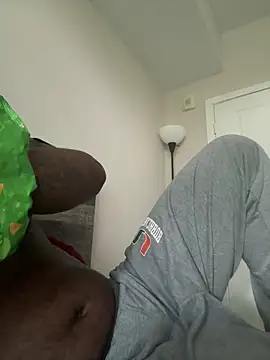 makeherfeelg élő XXX-chatje