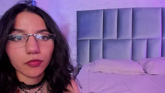 Chat +18 de HollyPeach ao vivo