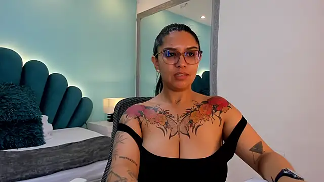 sharlott18 Live XXX-Chat