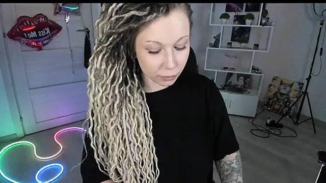 Chatroom XXX en direct de HoneySallyMoore