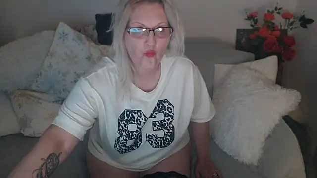 Chat XXX en directo de Divineblond