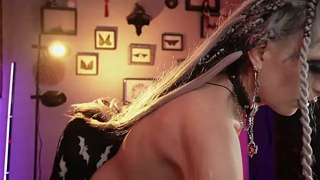 insania_9999_'s Live XXX Chat