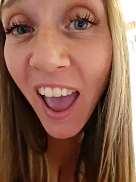 Skyellar's Webcam Show