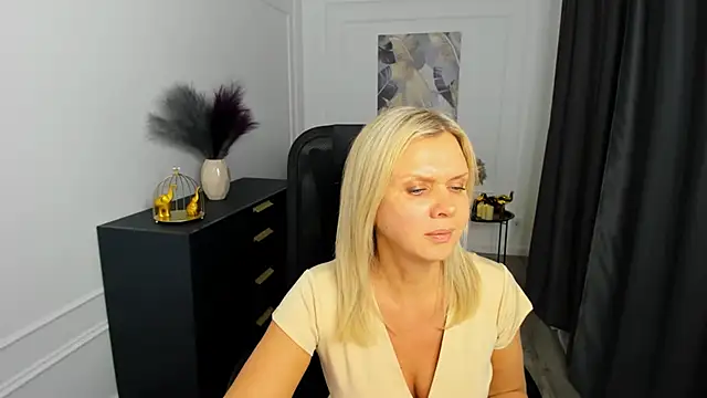 AgathaKlouin 即時 XXX 聊天