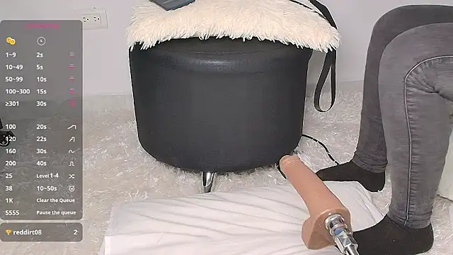 AllyLouis Chat XXX live