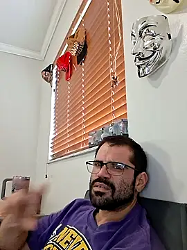 Zander823 即時 XXX 聊天