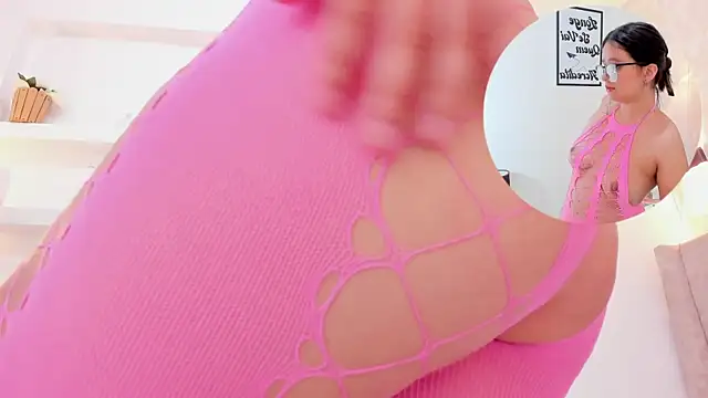 thamiina_'s Live XXX Chat