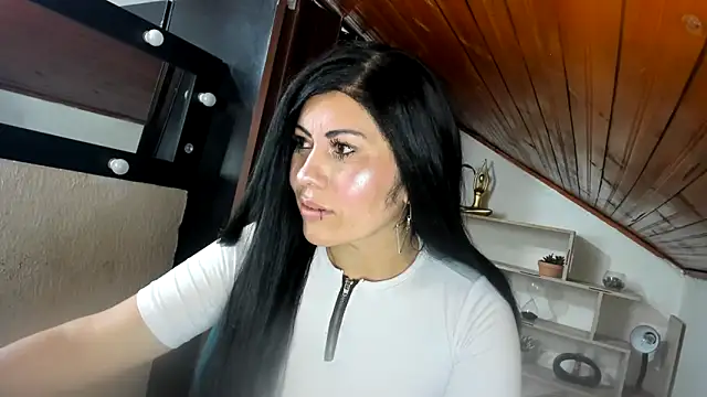 Tania_mature Show Webcam