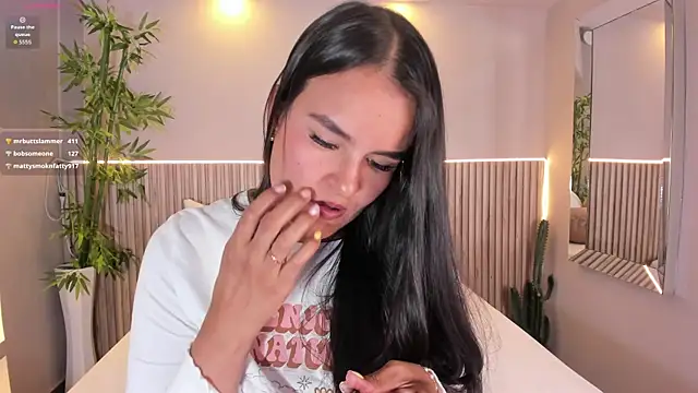 Chat +18 de LucieMillerr ao vivo