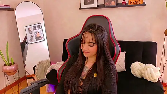 EmmyEvans1 Chat XXX in diretta