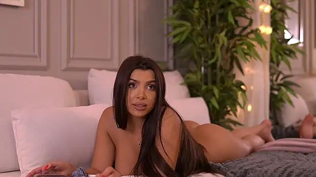 Chat +18 de NicoleCellini ao vivo