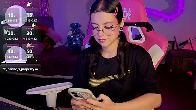 larah_uwu: απευθείας συνομιλία ΧΧΧ