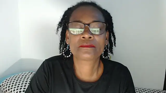 Pertunjukan Kamera Web dana-black