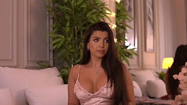 دردشة NicoleCellini الجنسية المباشرة