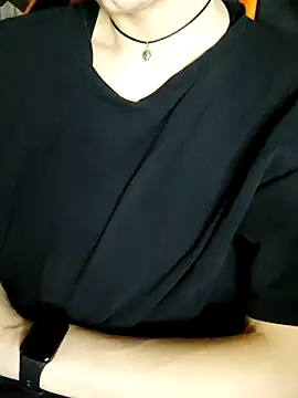 XXX chat uživo modela Aashikalaa