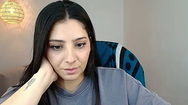 Chat +18 de YummyAnna_ ao vivo