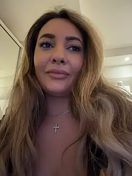 XXX chat uživo modela YaaraCollins