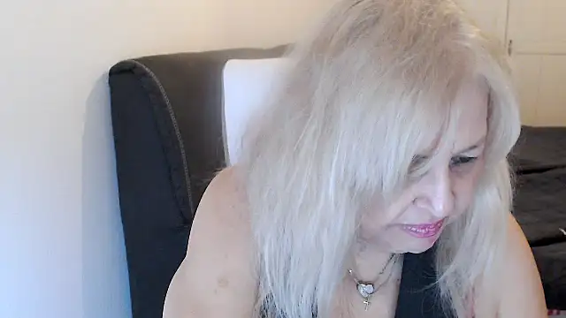 SusiLifeXXX: вебкам-шоу