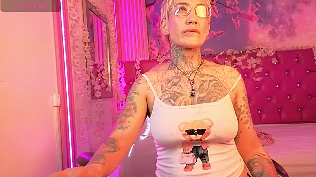 Pokazy przed kamerką – Everlyn_sexx