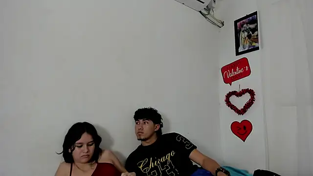 Laura_and_Kevin Show Webcam