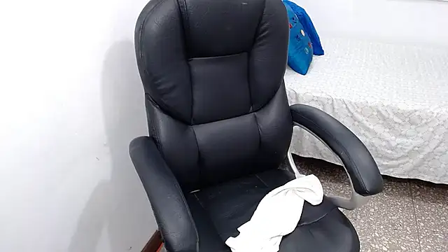 XXX chat uživo modela emiliaa_hot