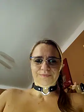 BLONDKICIA1's Live XXX Chat