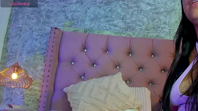 EmmaCrushのライ  ブXXXチャット