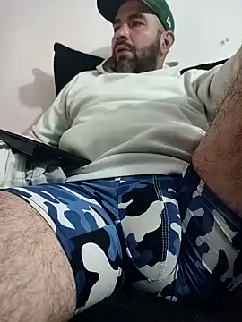 Chat XXX en directo de hairyandbigmann