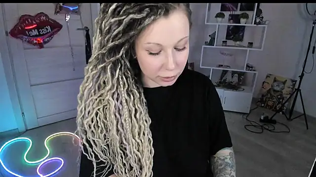 Chatroom XXX en direct de HoneySallyMoore