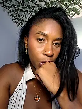 HanaThompson Show in webcam