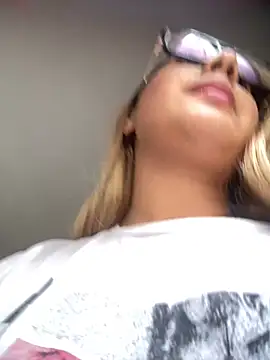 Chatroom XXX en direct de Miabonnett_