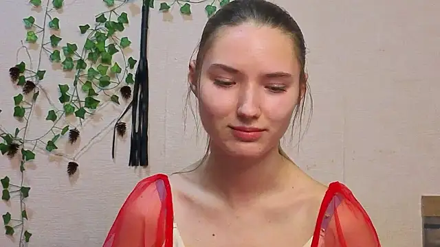 _kikiclark__ Adlı Modelin Canlı XXX Sohbeti