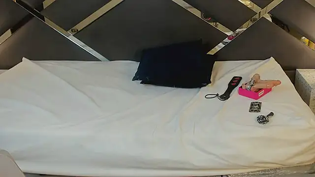 AgataThompson_ Adlı Modelin Canlı XXX Sohbeti