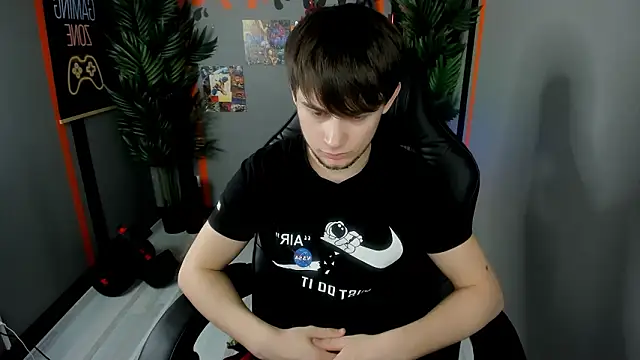 AlejandroEllias 现场XXX聊天