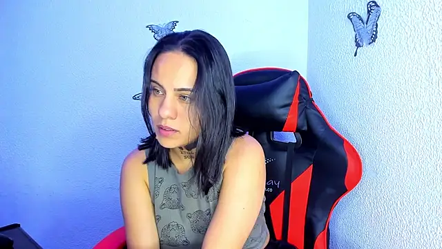 Pokazy przed kamerką – Naomii_BDSM