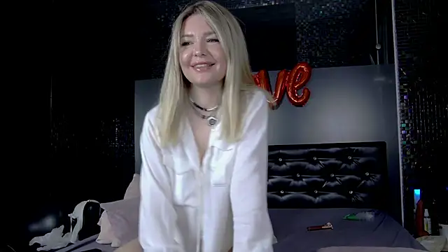 Show modela ToriCarter na web-kameri