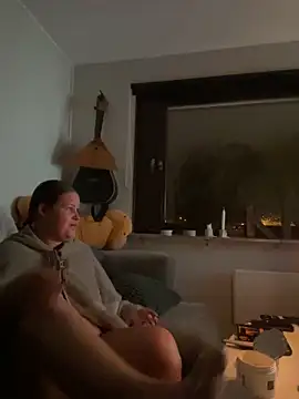 justsomeoneuknow Adlı Modelin Canlı XXX Sohbeti