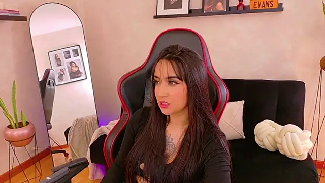 XXX chat uživo modela EmmyEvans1