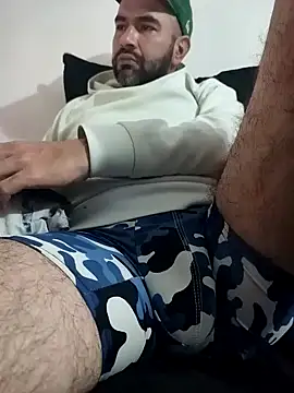 hairyandbigmann Chat XXX live