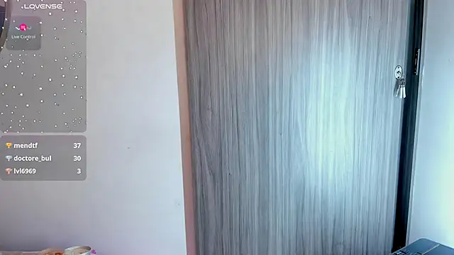 XXX chat uživo modela FaloonRoussel