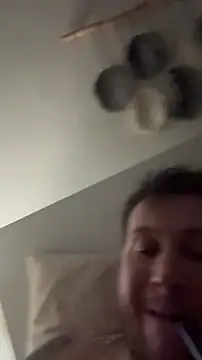 LubasOriginMen: διαδικτυακό σόου στην κάμερα