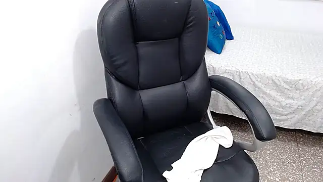 XXX chat uživo modela emiliaa_hot