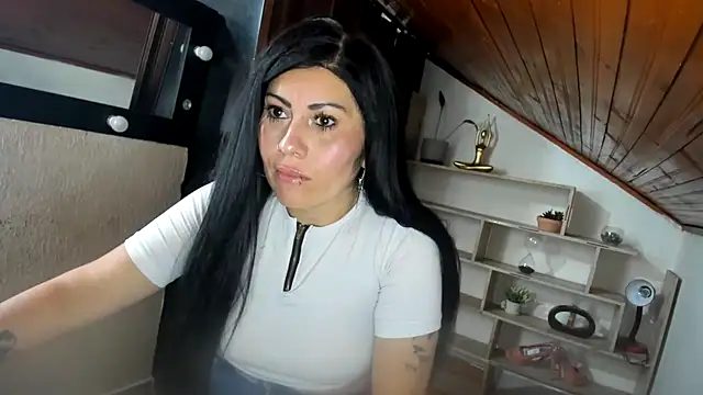 Tania_mature élő XXX-chatje