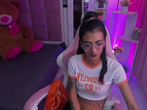 Czat XXX na żywo – KarlaSlutSkinny__